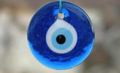 Oko proroka – niebieski amulet chroniący przed mocą złego spojrzenia.