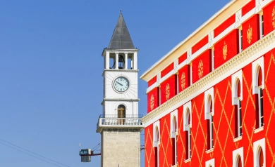 Tirana- miasto gdzie przeszłość łączy się z przyszłością
