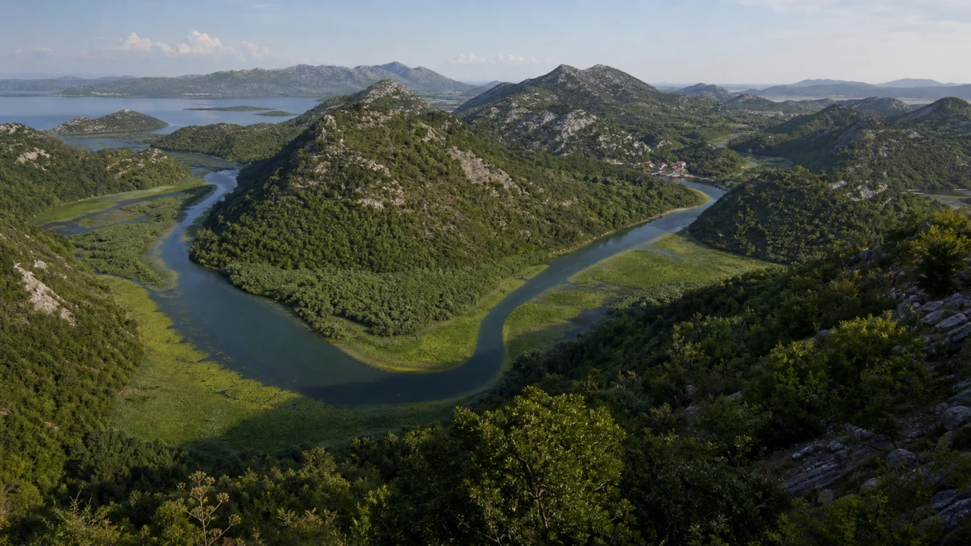 Fotorealistyczna ilustracja podróżnicza: Kwintesencja naturalnego piękna? Parki Narodowe Czarnogóry