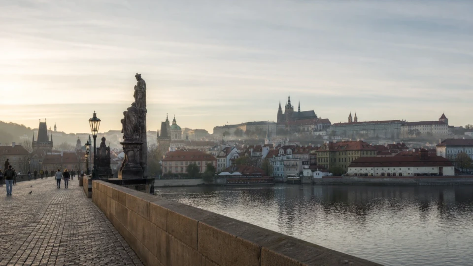 Fotorealistyczna ilustracja podróżnicza: City Break Praga