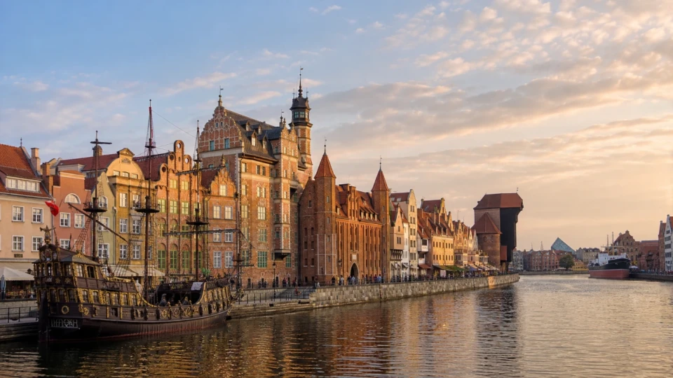 Fotorealistyczna ilustracja podróżnicza: TOP 5 miejsc na weekend w Polsce