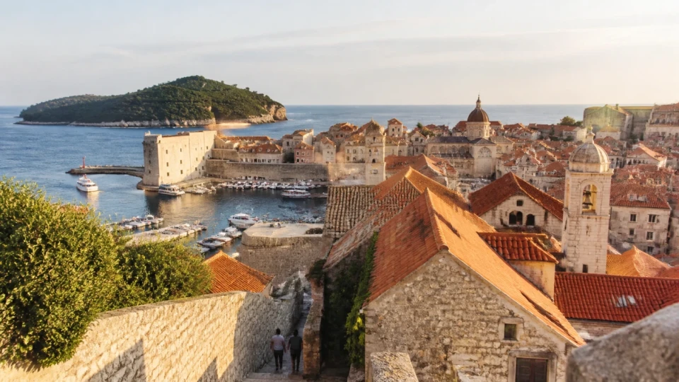Fotorealistyczna ilustracja podróżnicza: Chorwackie perełki: Dubrownik i Split