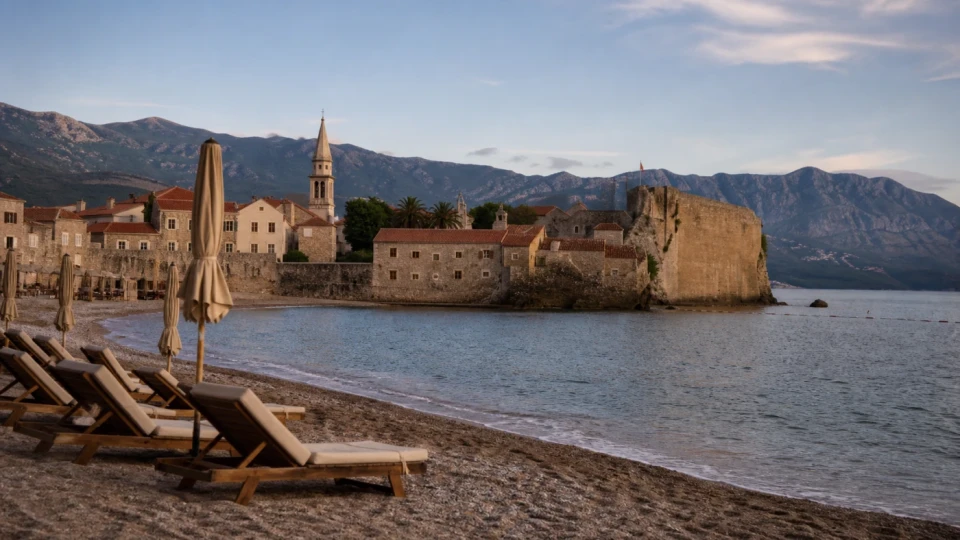 Fotorealistyczna ilustracja podróżnicza: Królowa czarnogórskiego wybrzeża? Budva