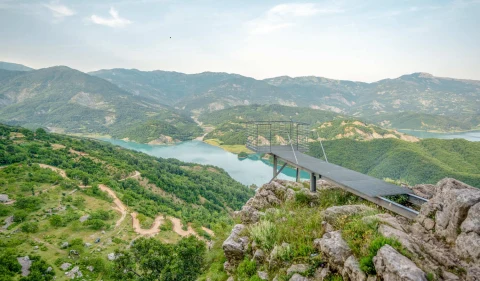 Wycieczka fakultatywna Jezioro Bovilla i Kruja 4x4